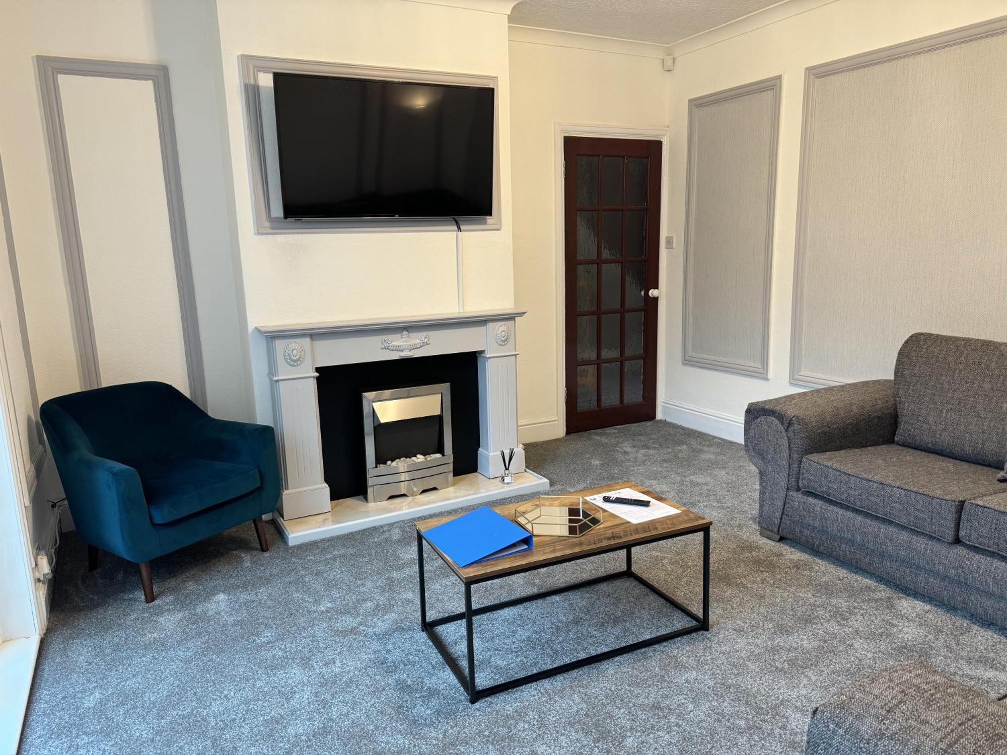 Huge 9 Bed Property Sleeps 17, Near Nec, City Centre, Hs2 Birmingam Exterior foto